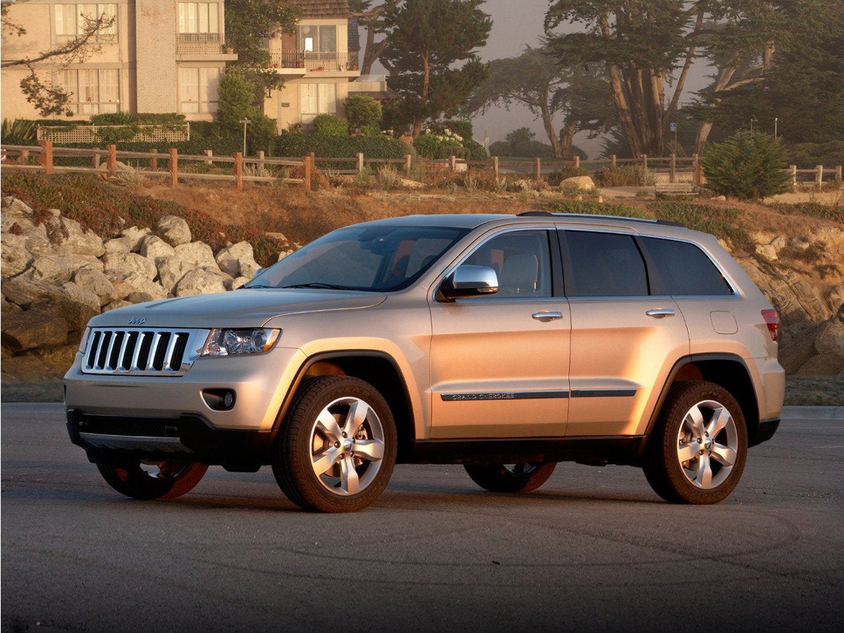 2013 Jeep Grand Cherokee Overland in Black — front three-quarter view