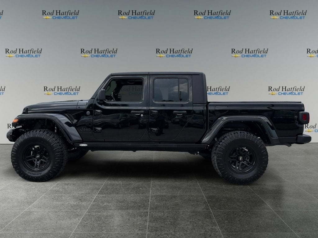 2022 Jeep Gladiator — side profile view
