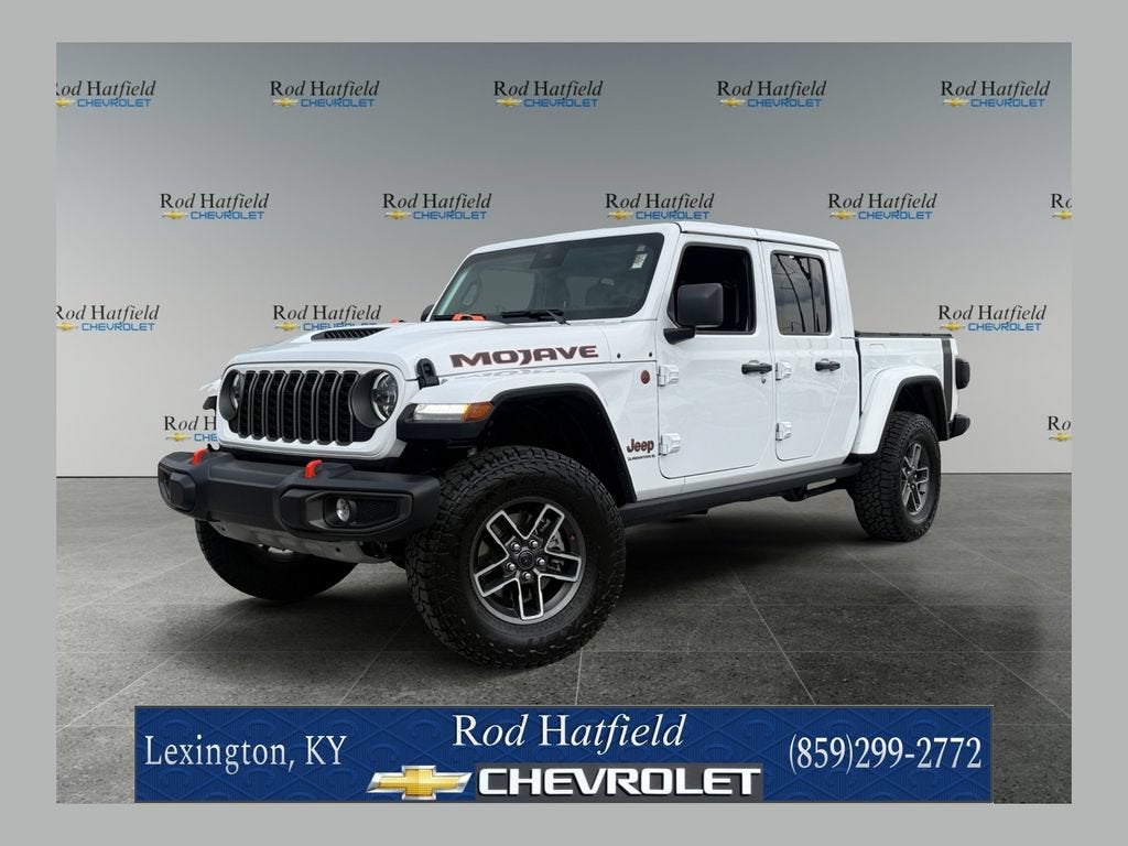 2025 Jeep Gladiator Mojave 4x4 in White — front three-quarter view