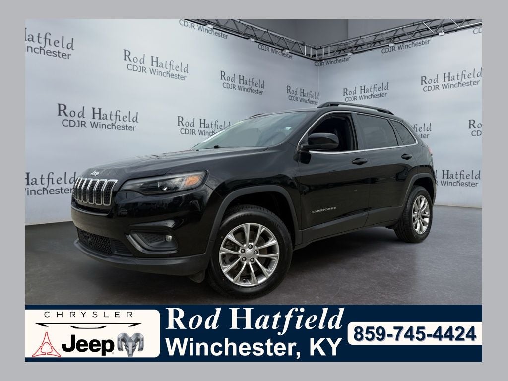 2022 Jeep Cherokee Latitude Lux 4x4 in Diamond Black Crystal Pearlcoat — front three-quarter view