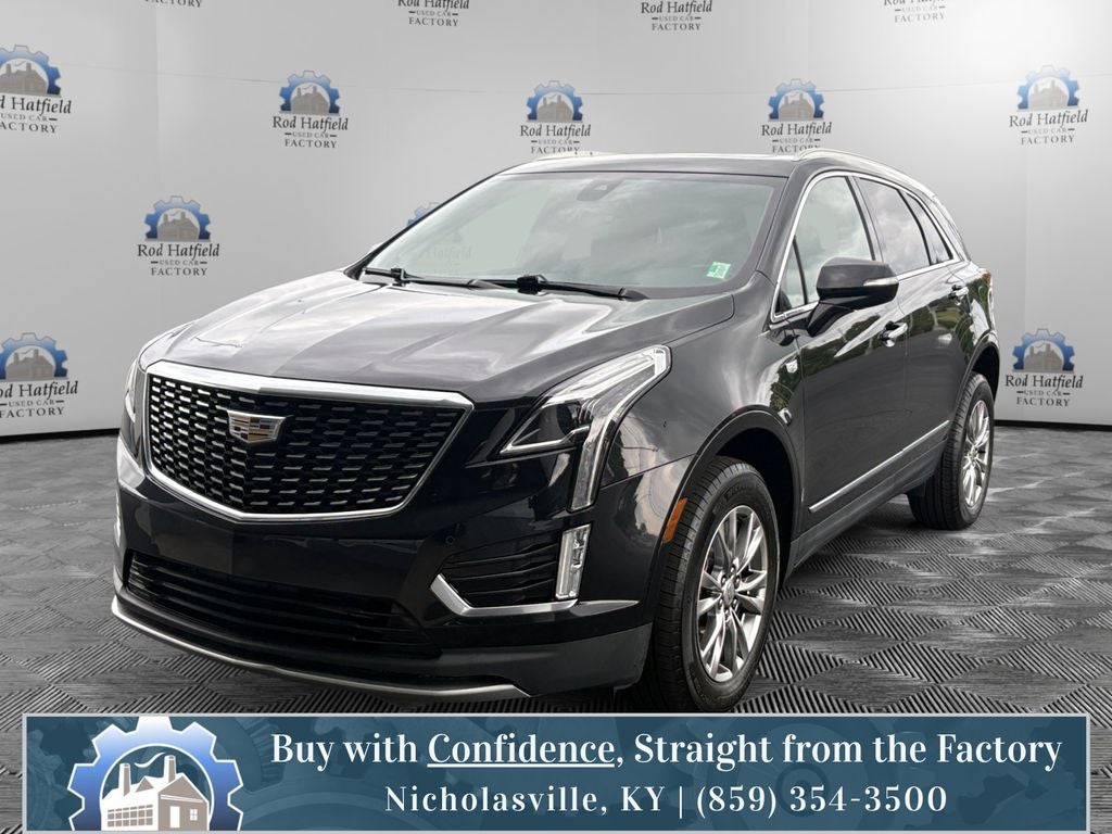2021 Cadillac XT5 Premium Luxury in Black Metallic — front three-quarter view