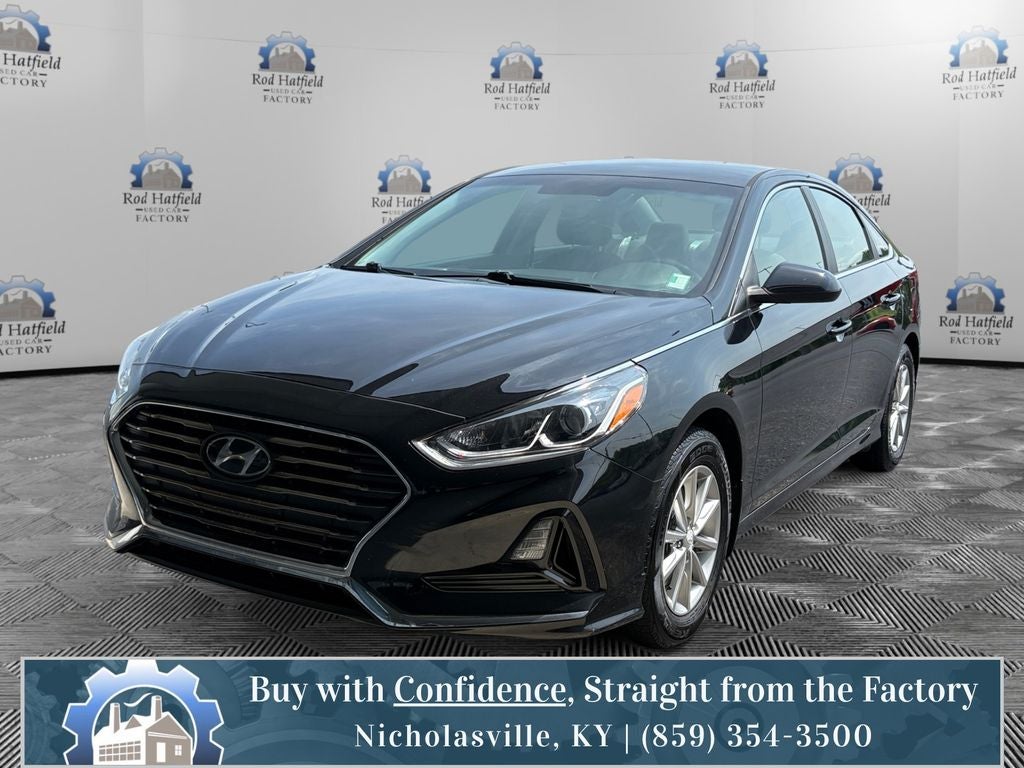 2019 Hyundai Sonata SE in Phantom Black — front three-quarter view