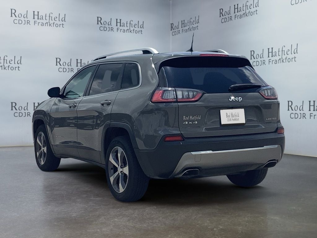 2019 Jeep Cherokee — rear three-quarter view