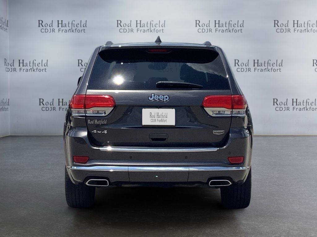 2017 Jeep Grand Cherokee — interior view