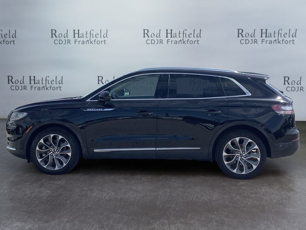 2022 Lincoln Nautilus — side profile view