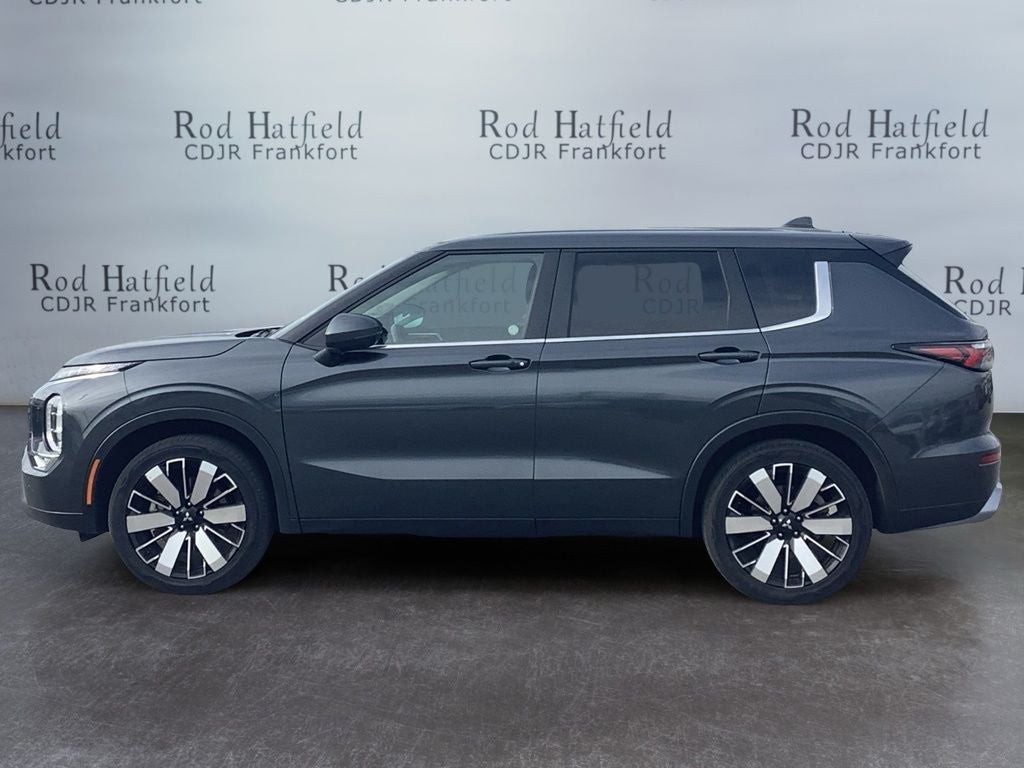 2025 Mitsubishi Outlander — side profile view